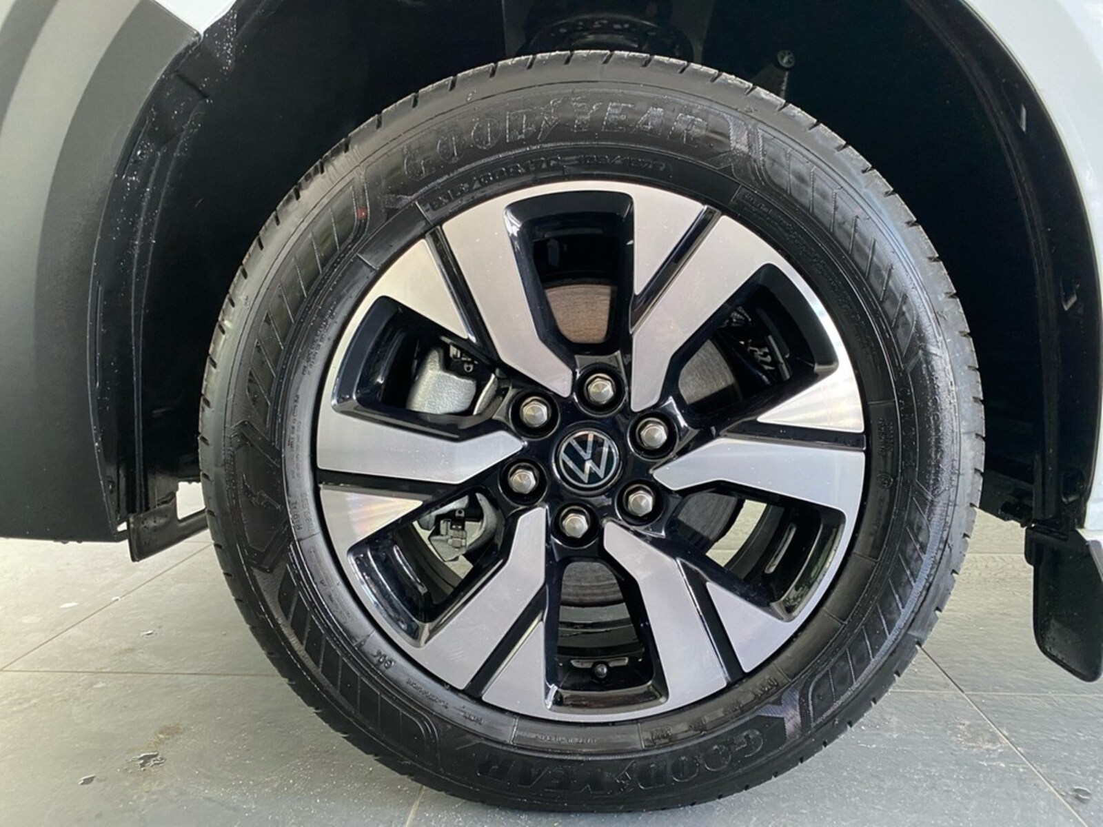 Volkswagen Transporter Kasten kurzer Radstand – Bild 2