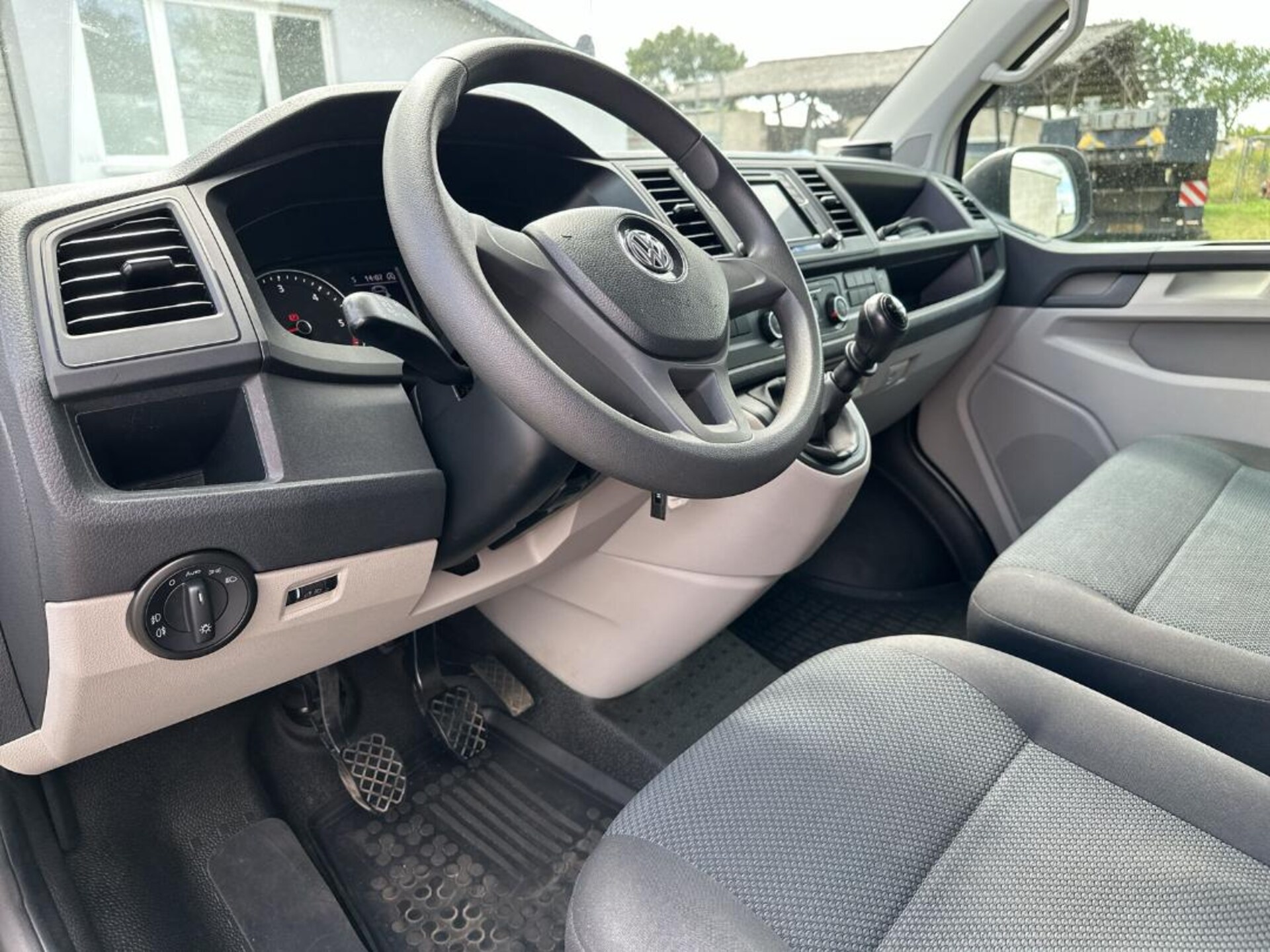 Volkswagen T6 Transporter Kasten langer Radstand