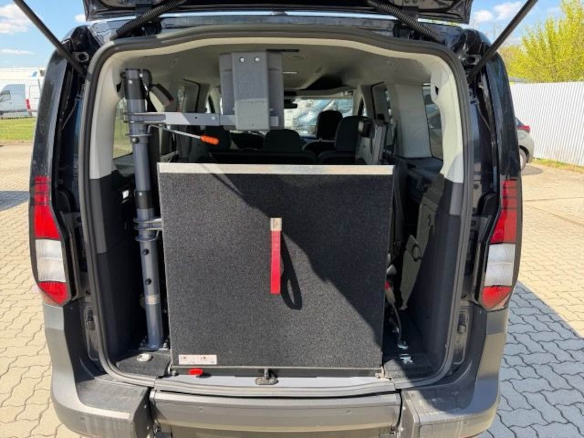 Volkswagen Caddy Maxi Basis-Modell
