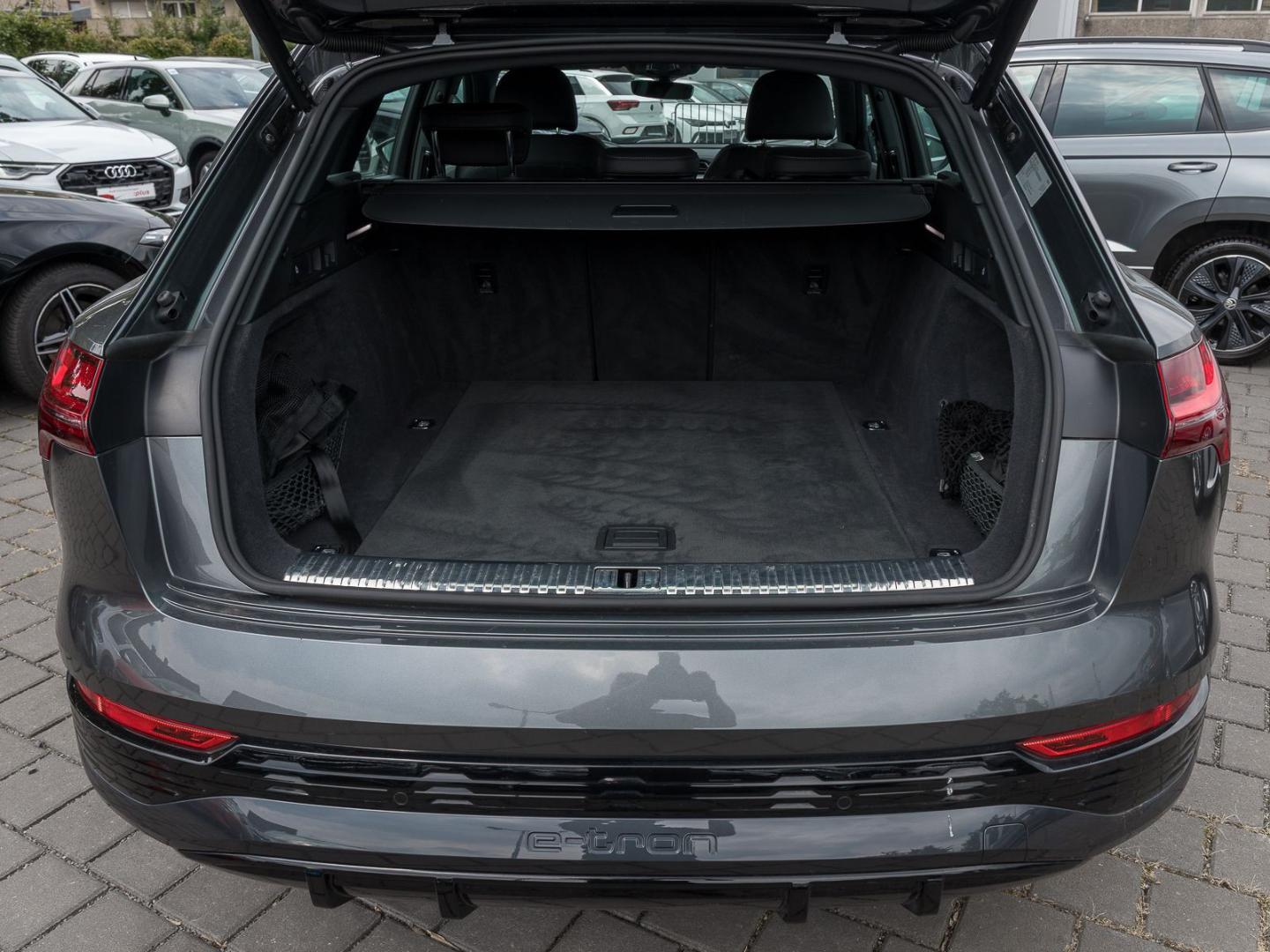 Image about Audi Q8 e-tron S line 55 e-tron quattro