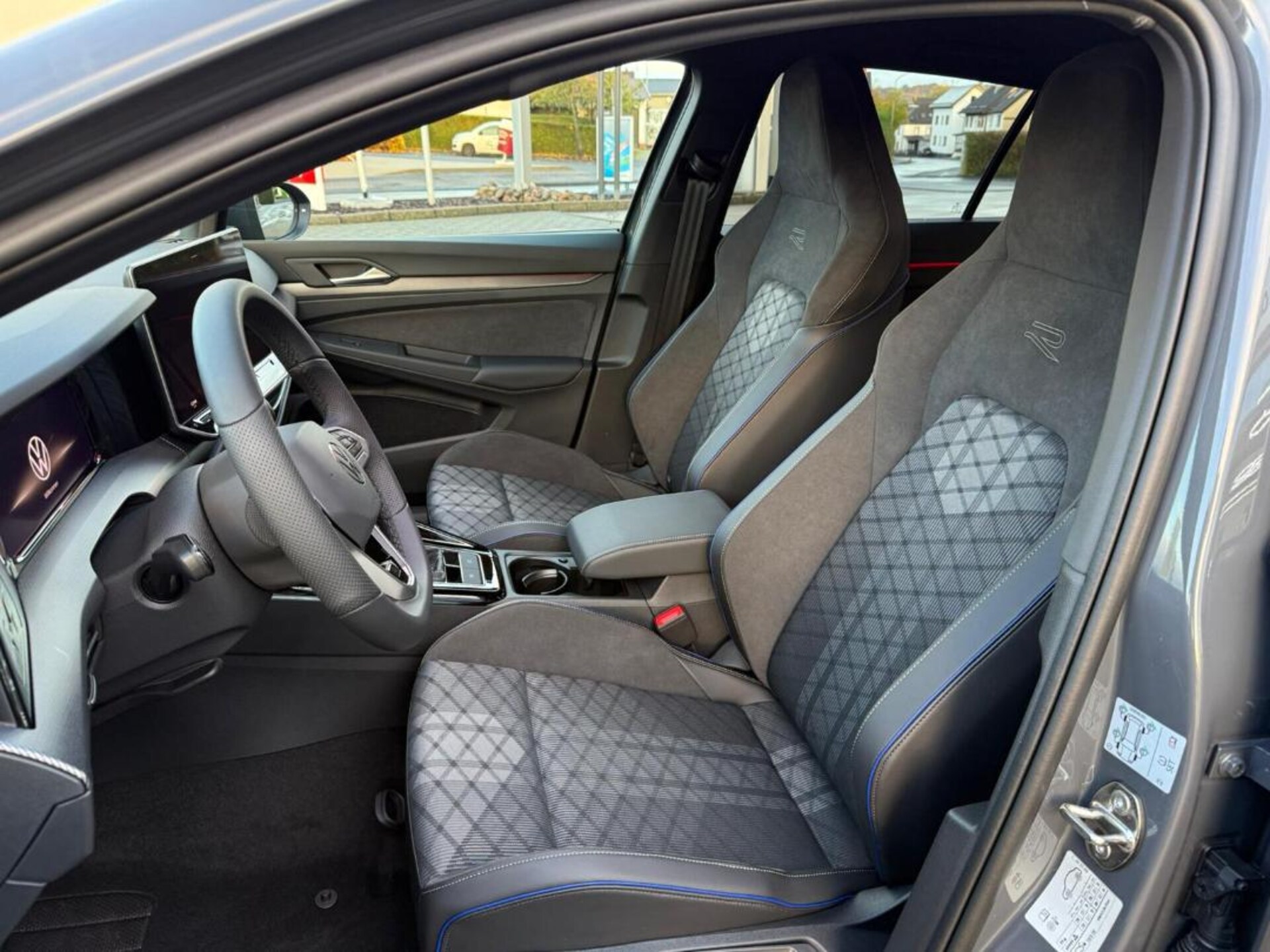 Volkswagen Golf R-Line