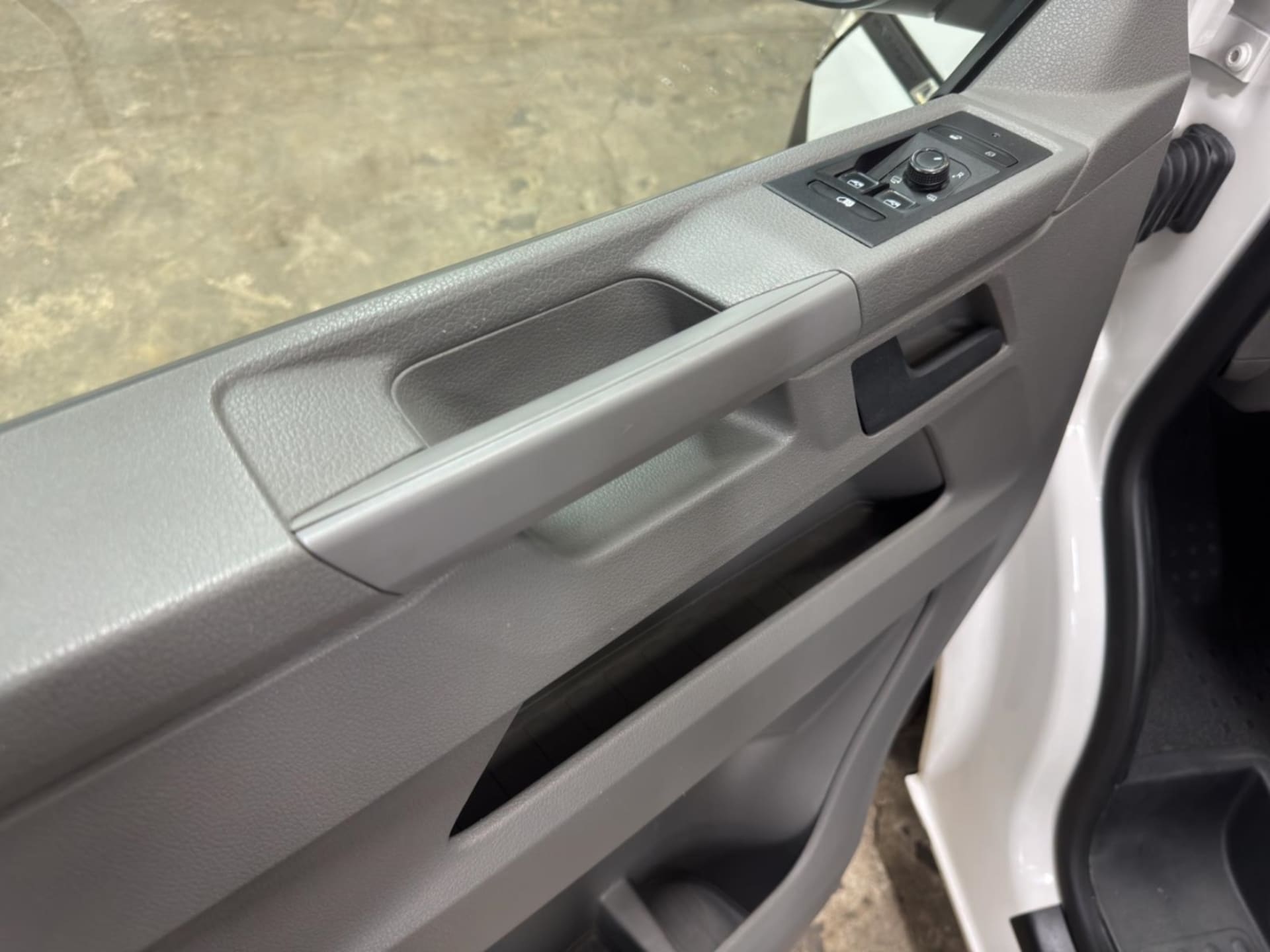 Volkswagen T6.1 Transporter Kasten langer Radstand