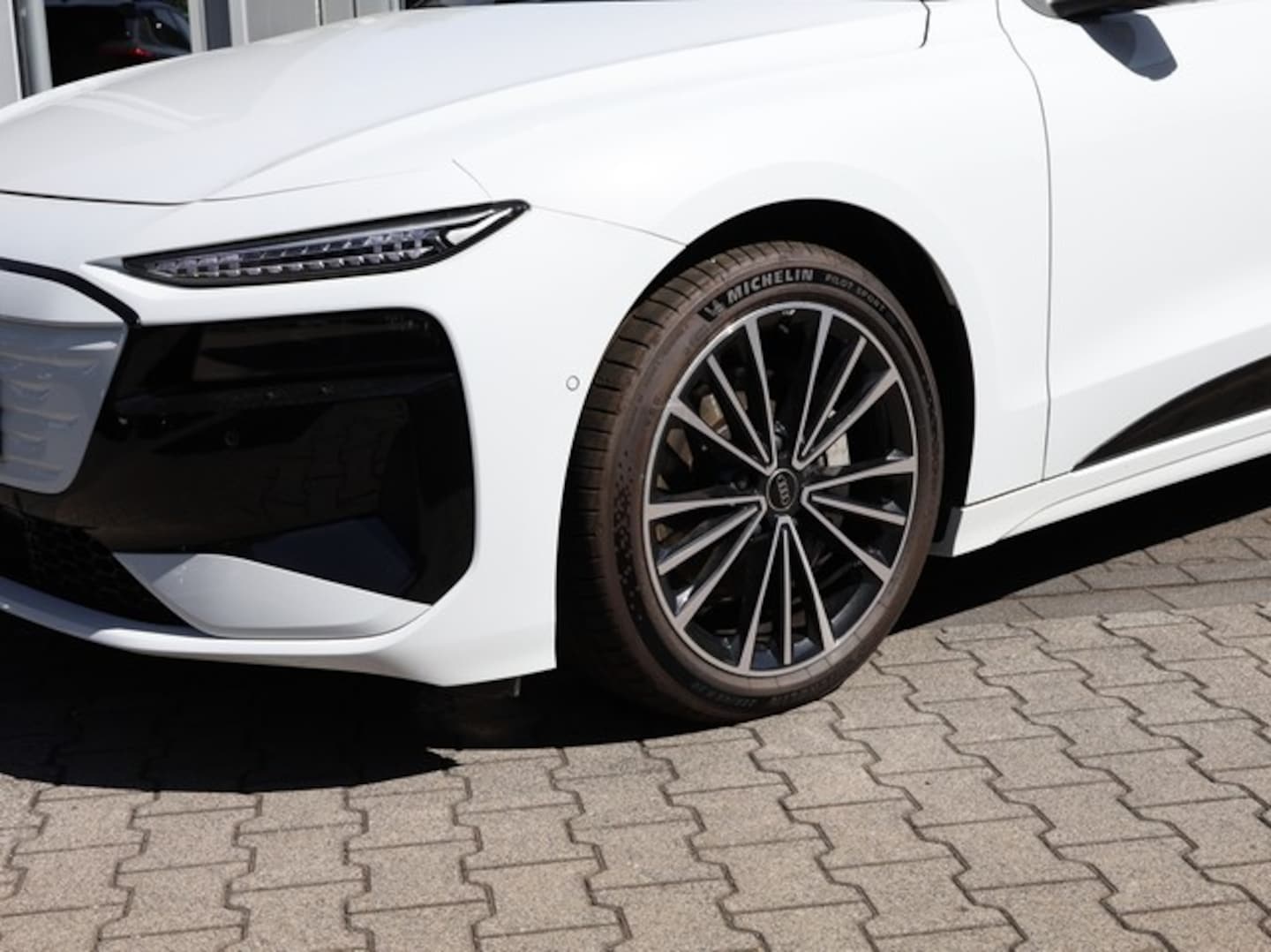 Bild über Audi A6 Avant e-tron e-tron performance - für weitere Informationen kontaktieren Sie den Audi Partner