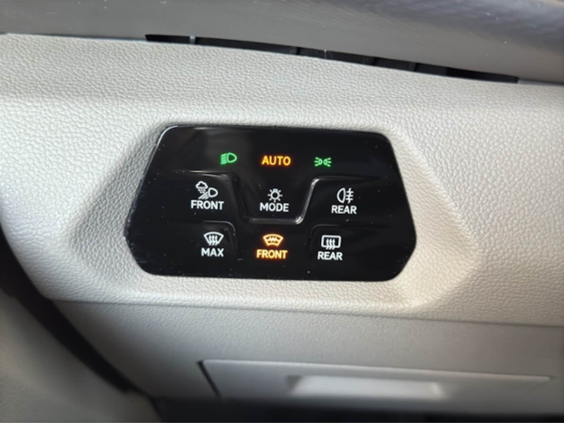 Volkswagen Multivan Langversion Basis-Modell