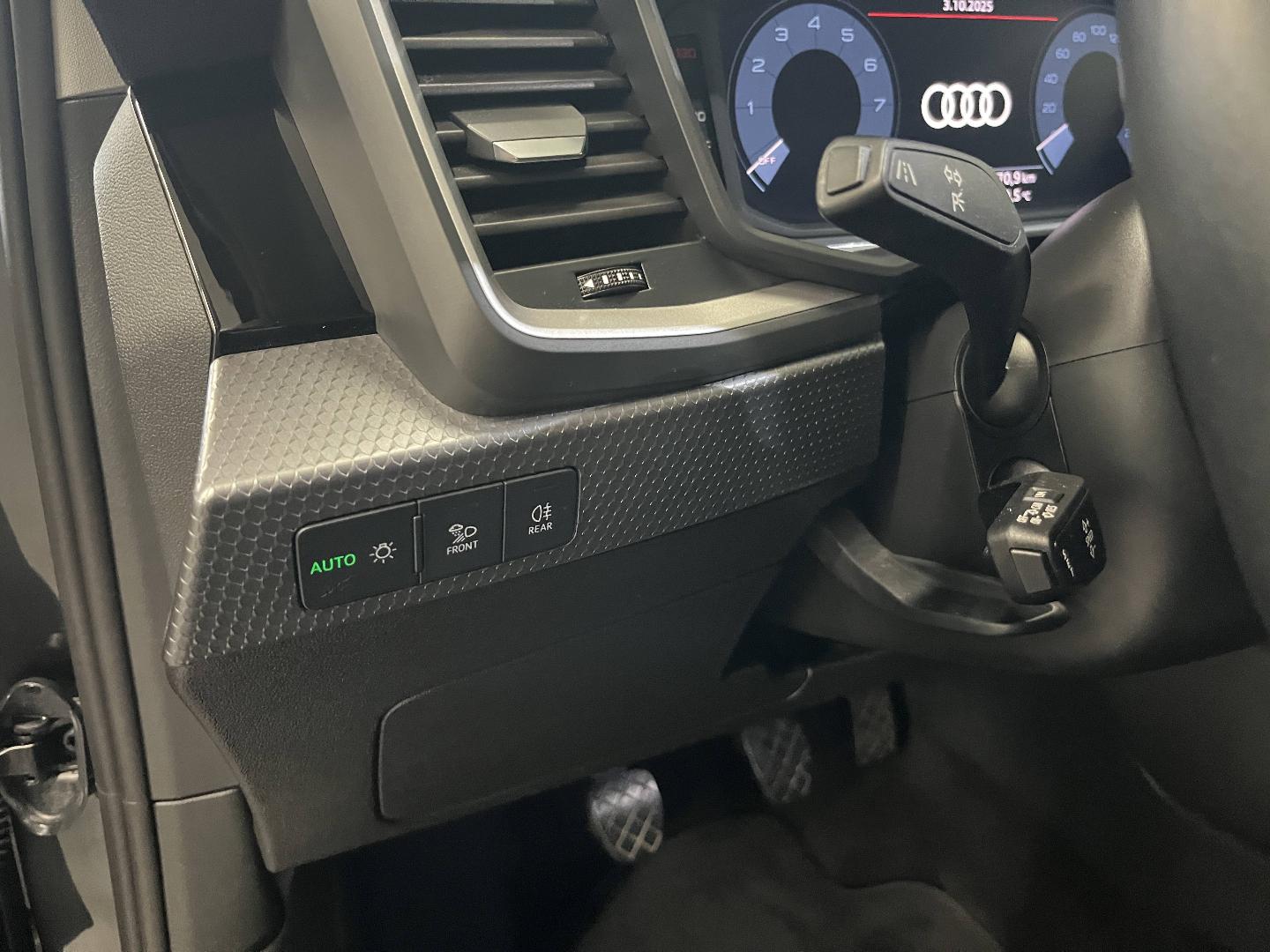 Image about Audi A1 Sportback Design 30 TFSI 85 kW (116 ch) 6 vitesses