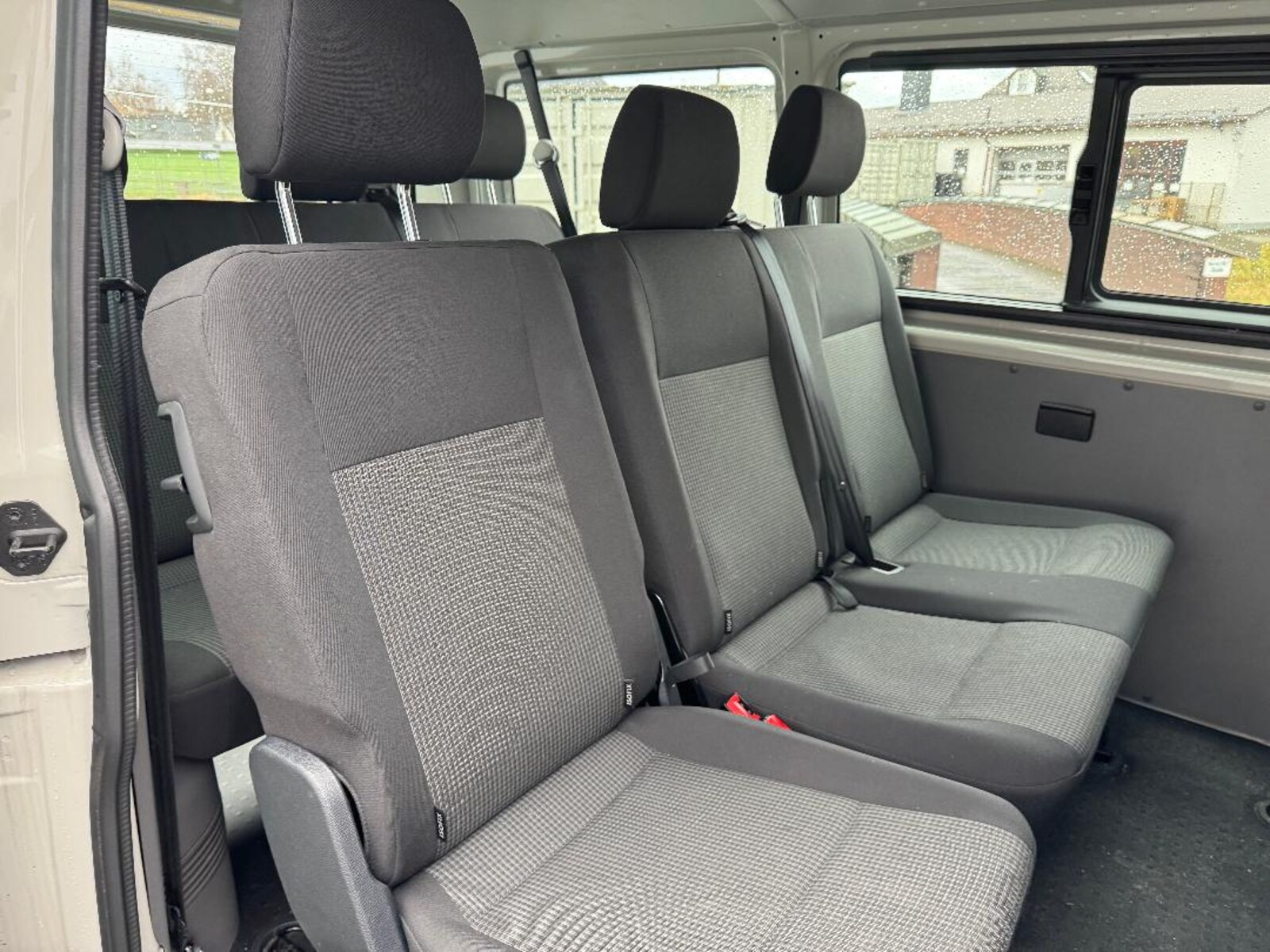 Volkswagen T6.1 Transporter Kombi kurzer Radstand – Bild 10