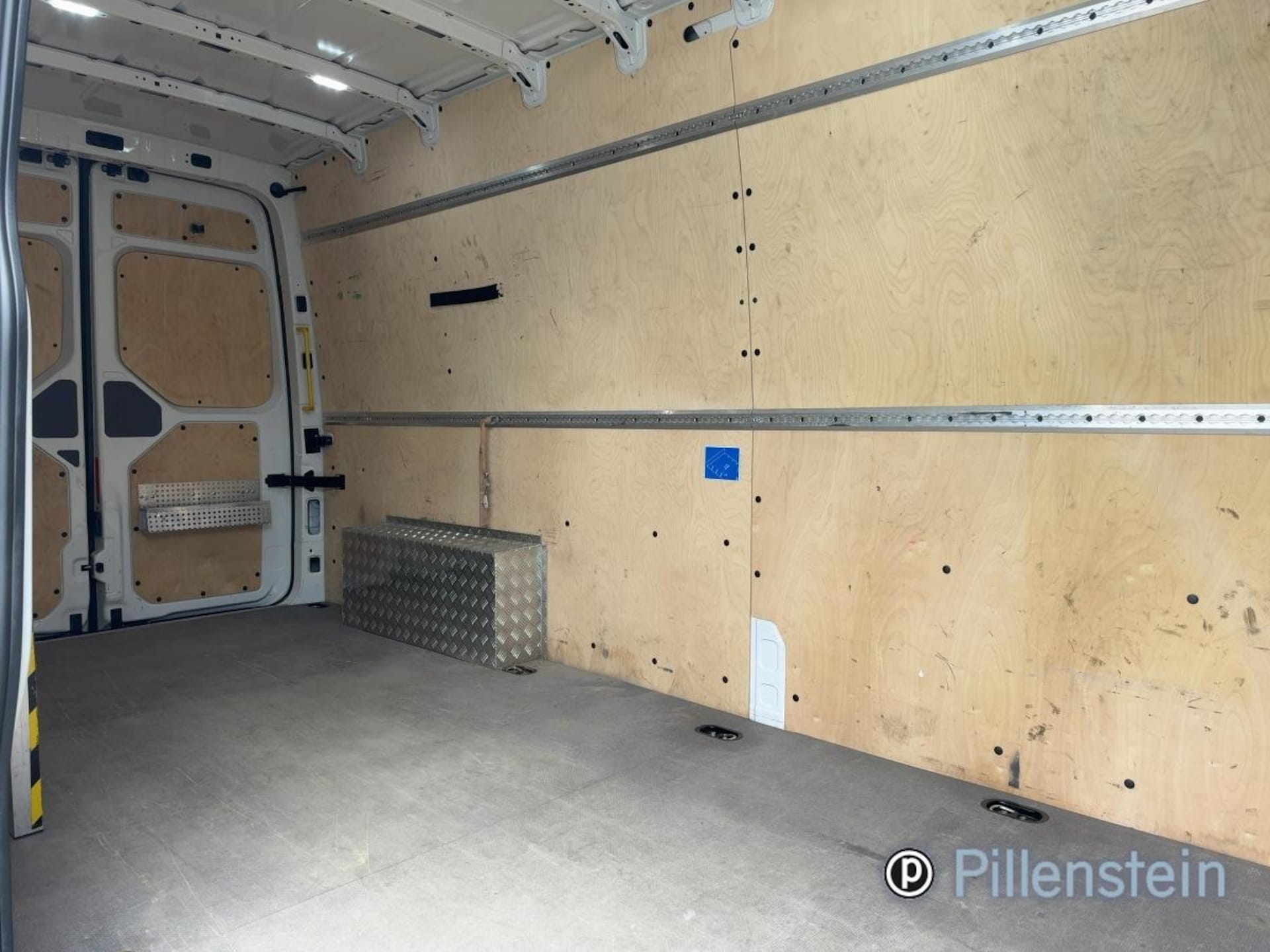Volkswagen Crafter Kasten langer Radstand