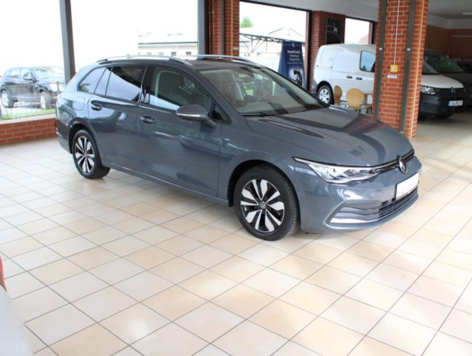 Volkswagen Golf Variant 2024 — VIII eTSI DSG LED+Navi