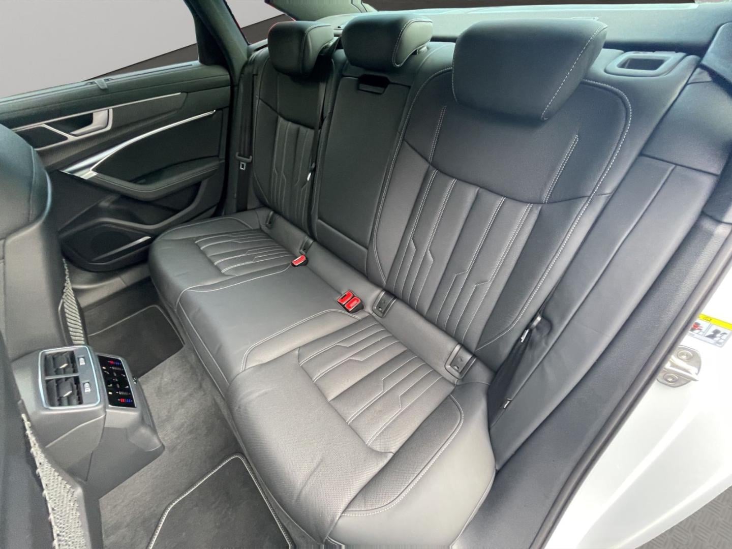 Bild über Audi A6 Limousine S line 45 TFSI quattro S tronic - für weitere Informationen kontaktieren Sie den Audi Partner
