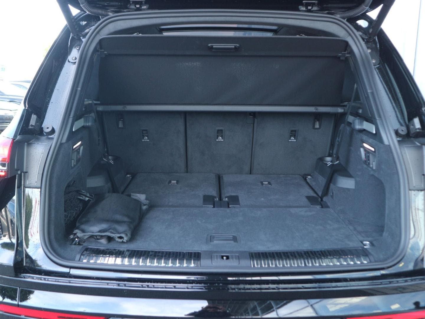 Bild über Audi Q7 SUV TDI quattro 220 kW tiptronic - für weitere Informationen kontaktieren Sie den Audi Partner