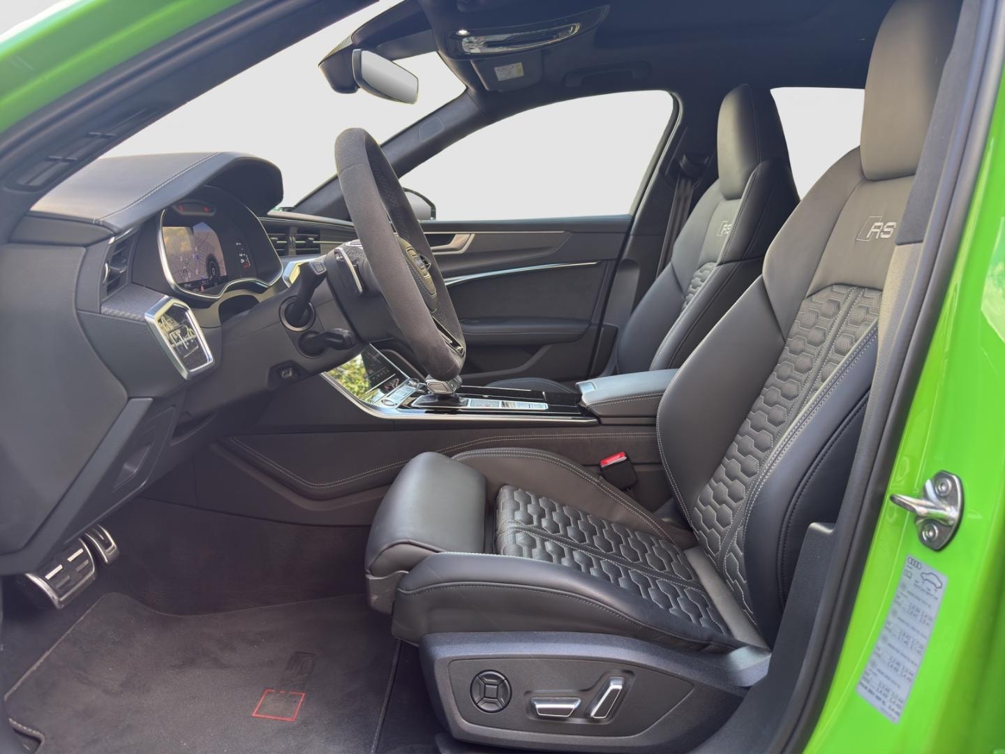 Bild über Audi RS 6 Avant TFSI quattro tiptronic - für weitere Informationen kontaktieren Sie den Audi Partner