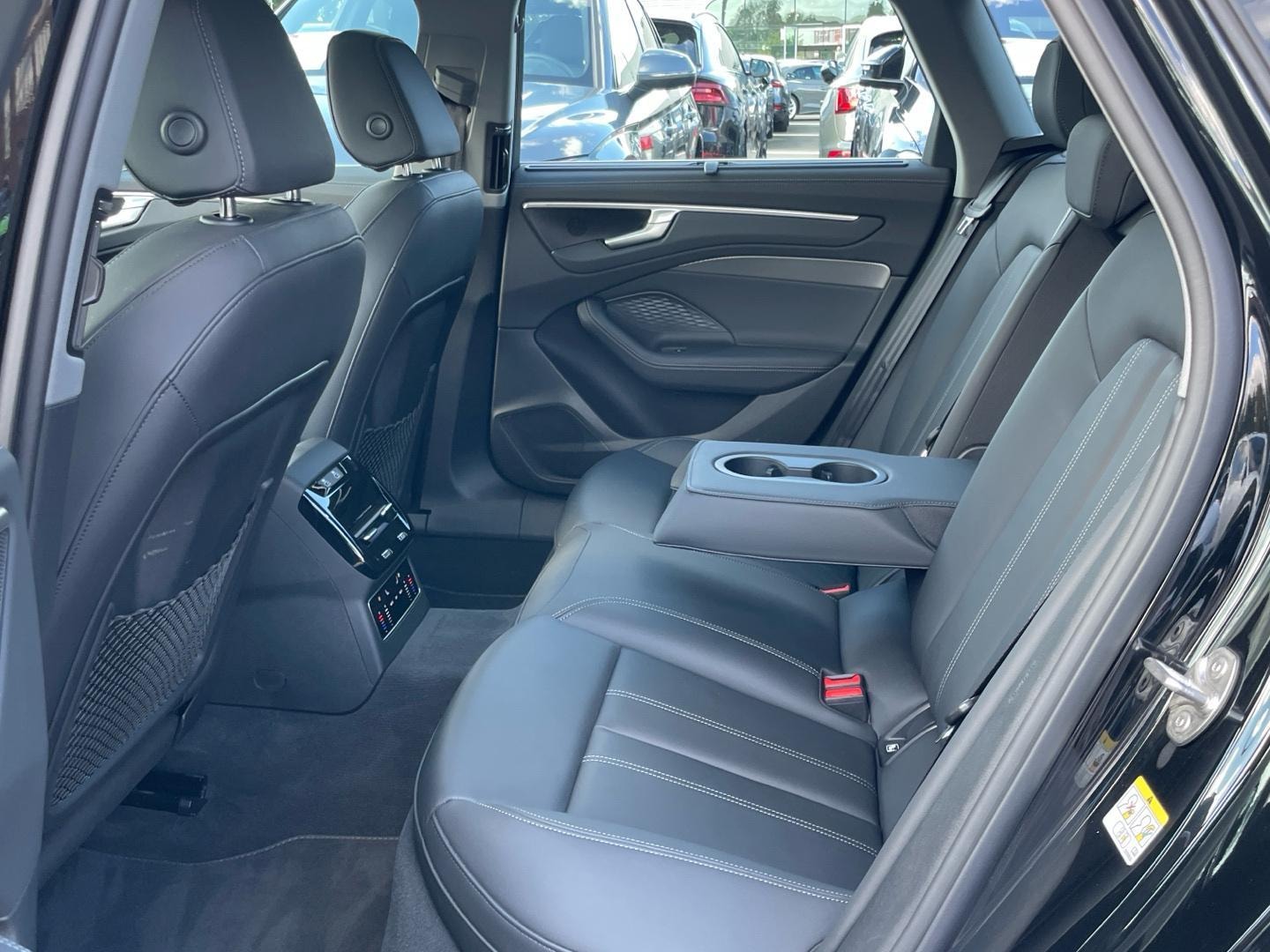 Bild über Audi A6 Avant TDI 150 kW S tronic - für weitere Informationen kontaktieren Sie den Audi Partner