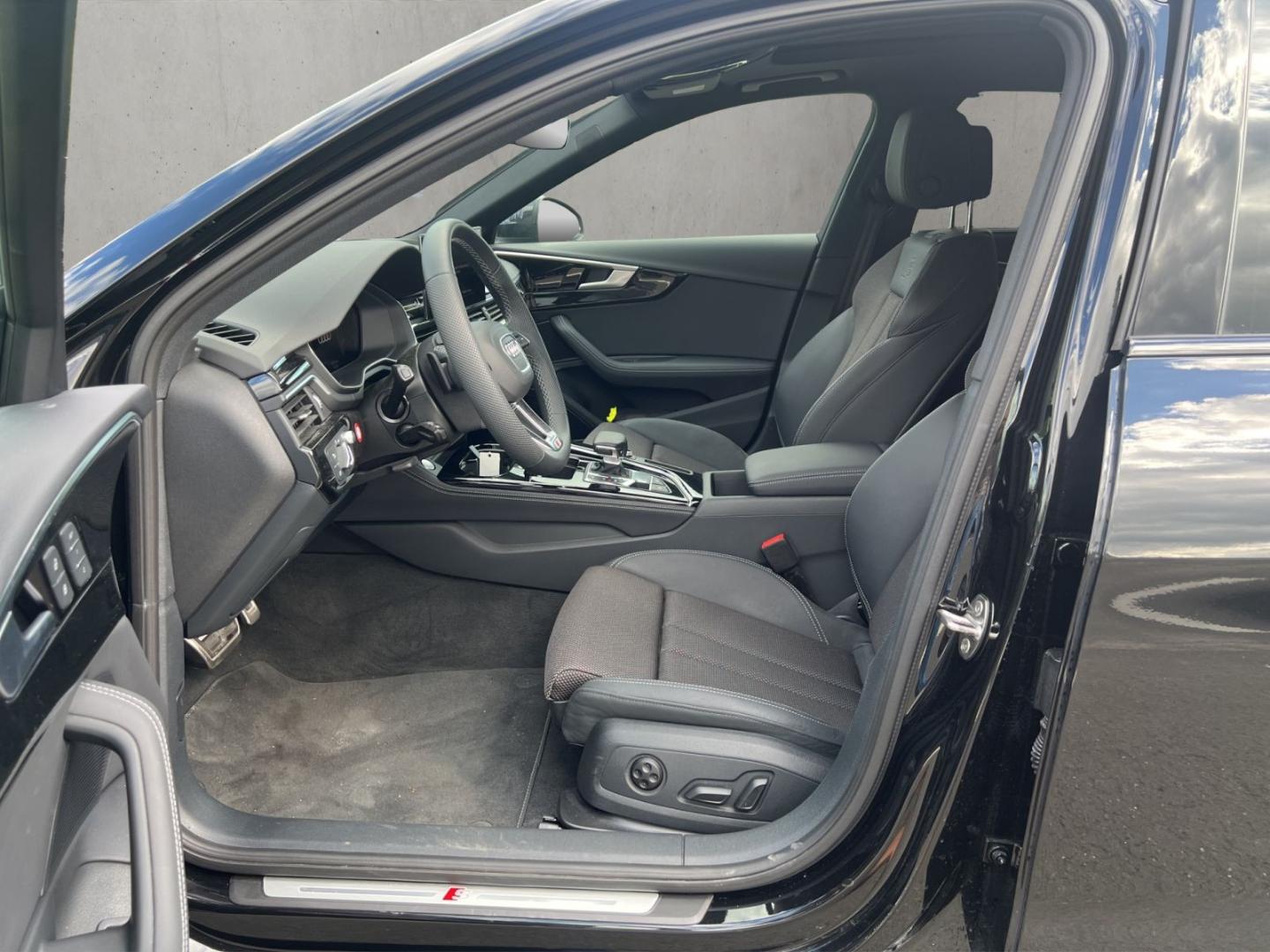 Image about Audi A4 Avant S line 40 TFSI quattro S tronic