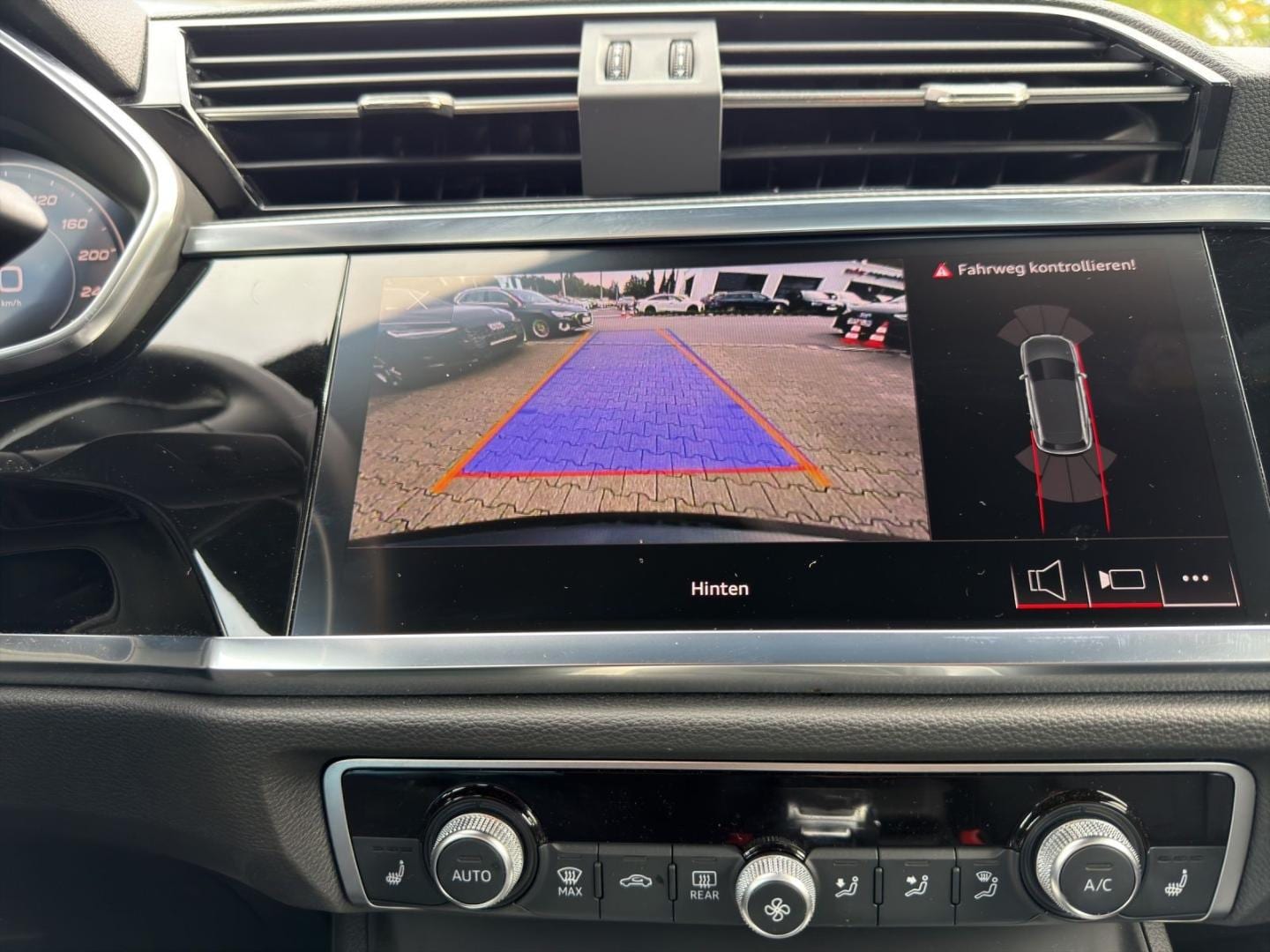 Bild über Audi Q3 advanced 35 TFSI S tronic - für weitere Informationen kontaktieren Sie den Audi Partner