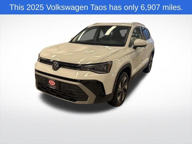 2025 Volkswagen Taos SE's photo