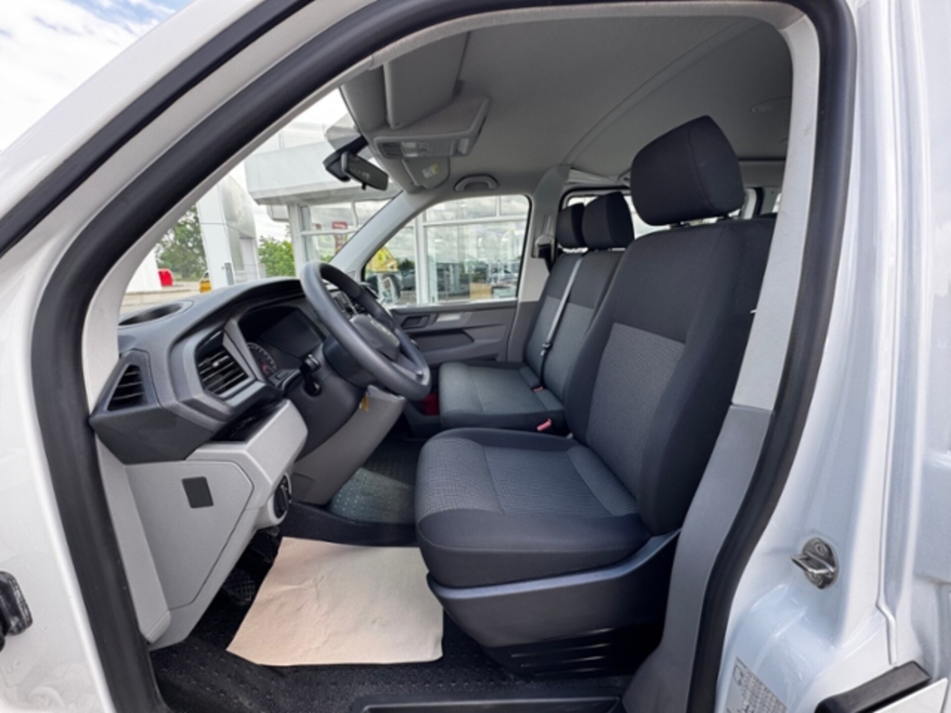 Volkswagen T6.1 Transporter Kombi kurzer Radstand