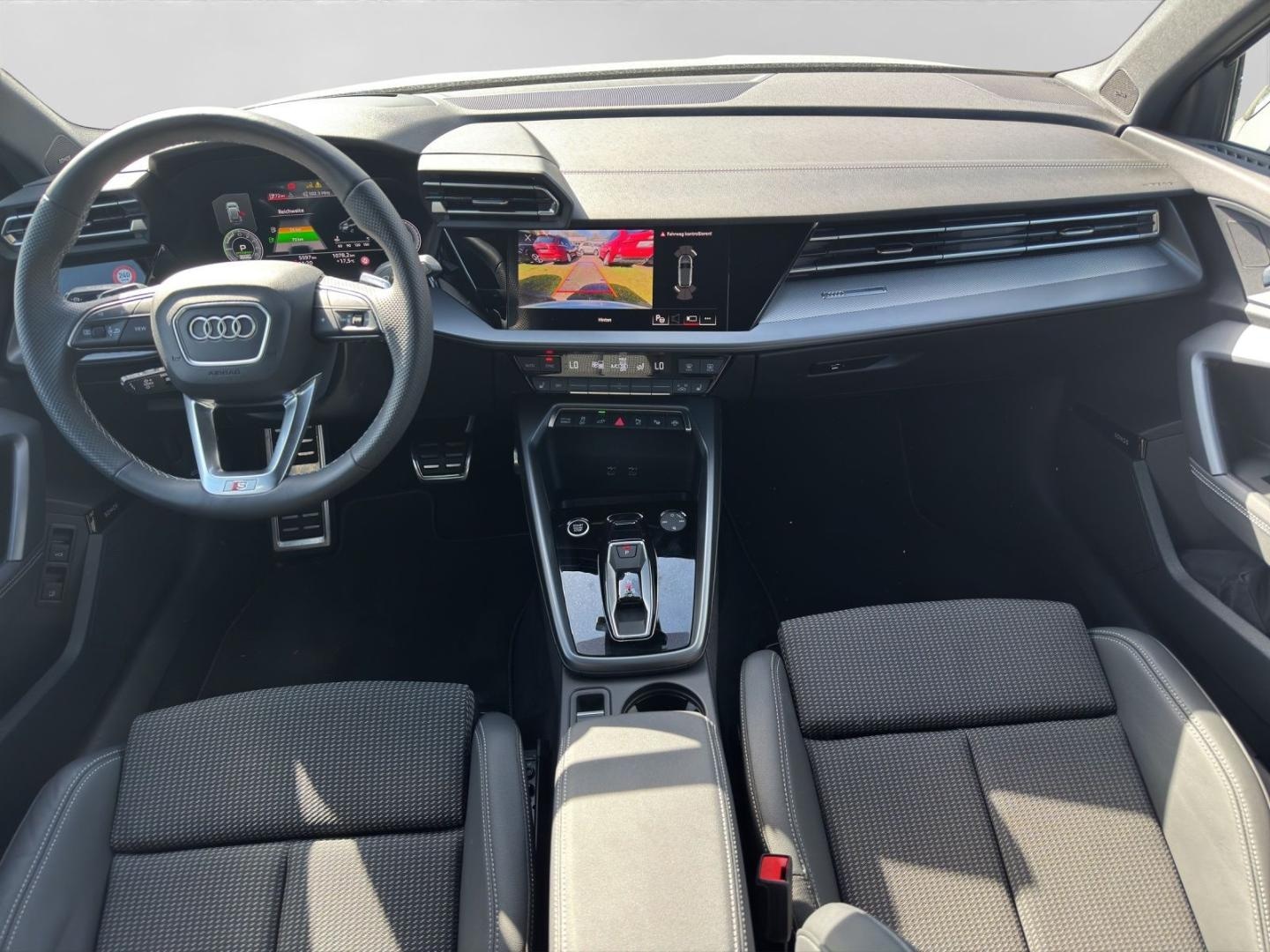Bild über Audi A3 Sportback TFSI e advanced 40 TFSI e S tronic - für weitere Informationen kontaktieren Sie den Audi Partner