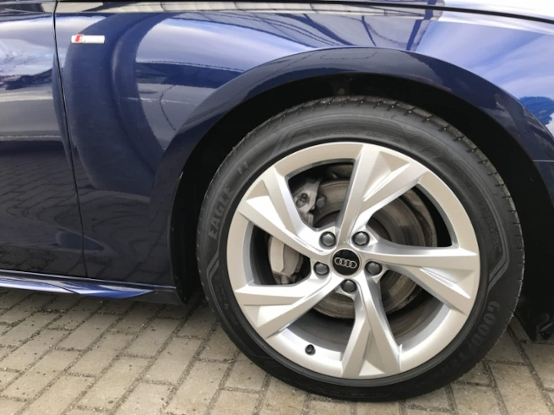 Audi A4 Avant S line