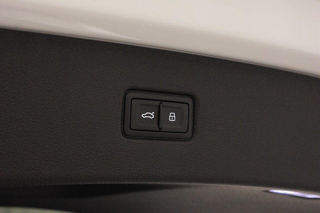 Bild som visar Audi Q7 SUV TFSI e Q7 SUV 60 TFSI e quattro S line 490 hk tiptronic - för mer information kontakta din Audi Partner