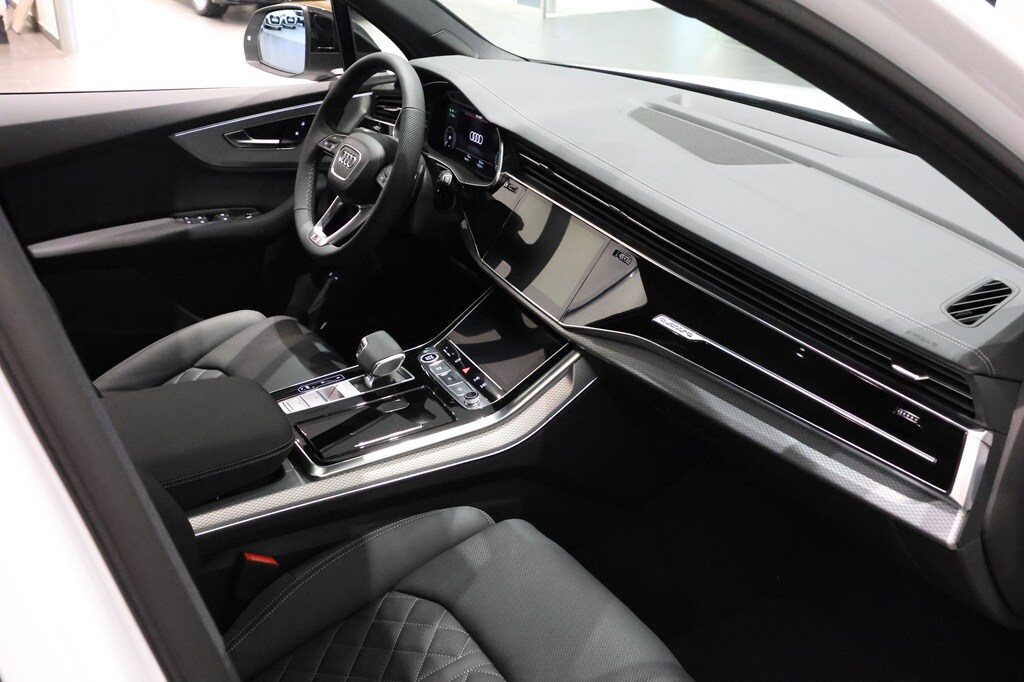 Bild som visar Audi Q7 SUV TFSI e Q7 SUV 60 TFSI e quattro S line 490 hk tiptronic - för mer information kontakta din Audi Partner