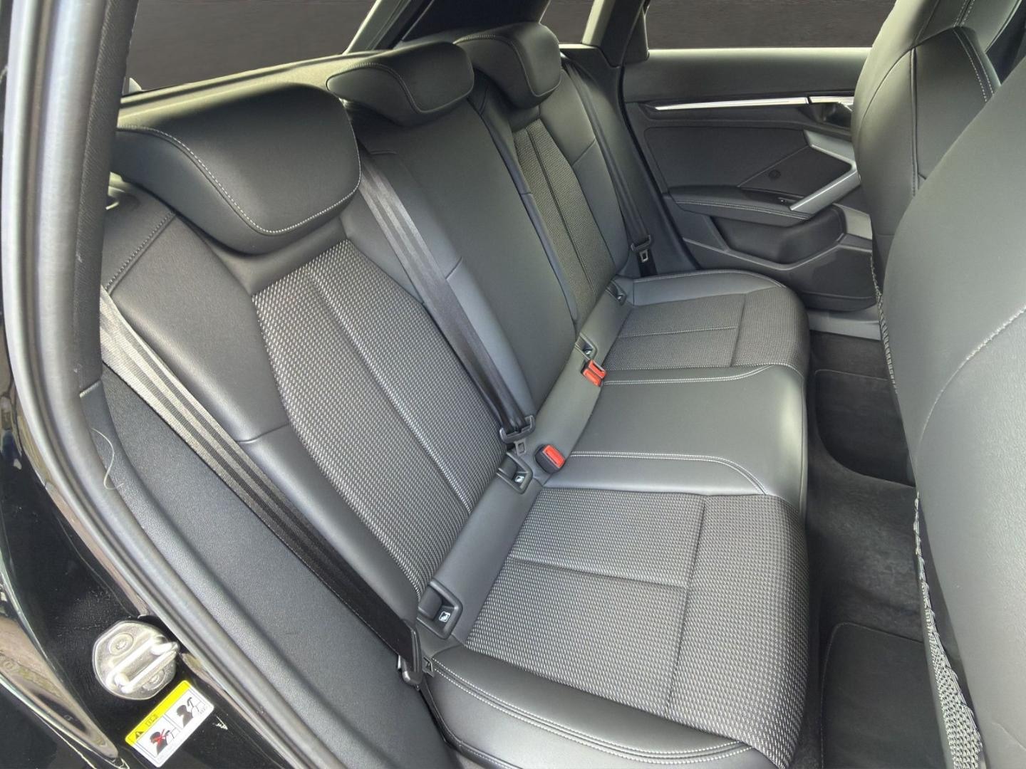 Bild über Audi S3 Sportback TFSI quattro S tronic - für weitere Informationen kontaktieren Sie den Audi Partner