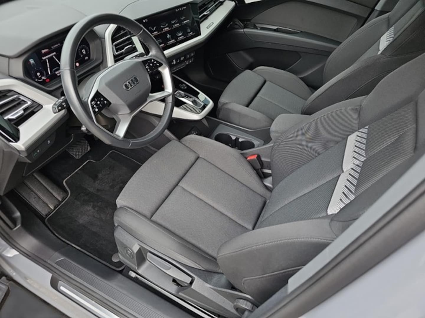 Bild über Audi Q4 e-tron 40 e-tron - für weitere Informationen kontaktieren Sie den Audi Partner