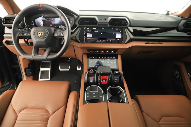 2025 Lamborghini Urus SE - Photo 18