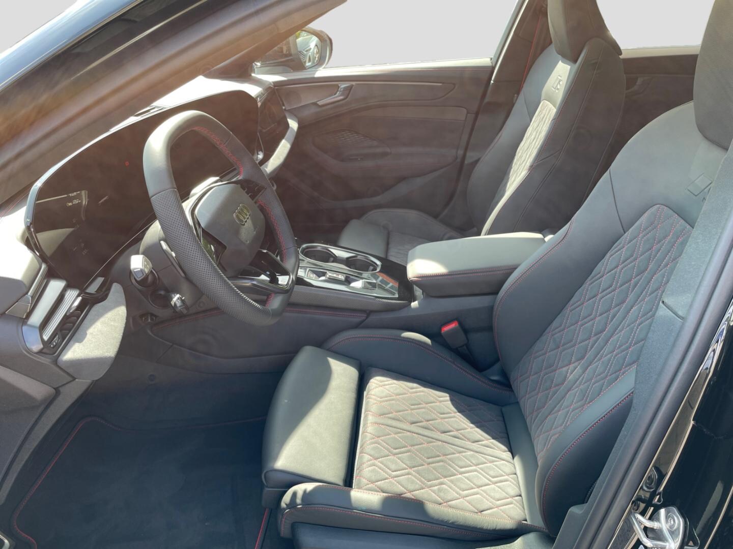 Bild über Audi A6 Avant TFSI quattro 270 kW S tronic - für weitere Informationen kontaktieren Sie den Audi Partner