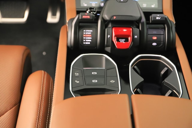 2025 Lamborghini Urus SE - Photo 23