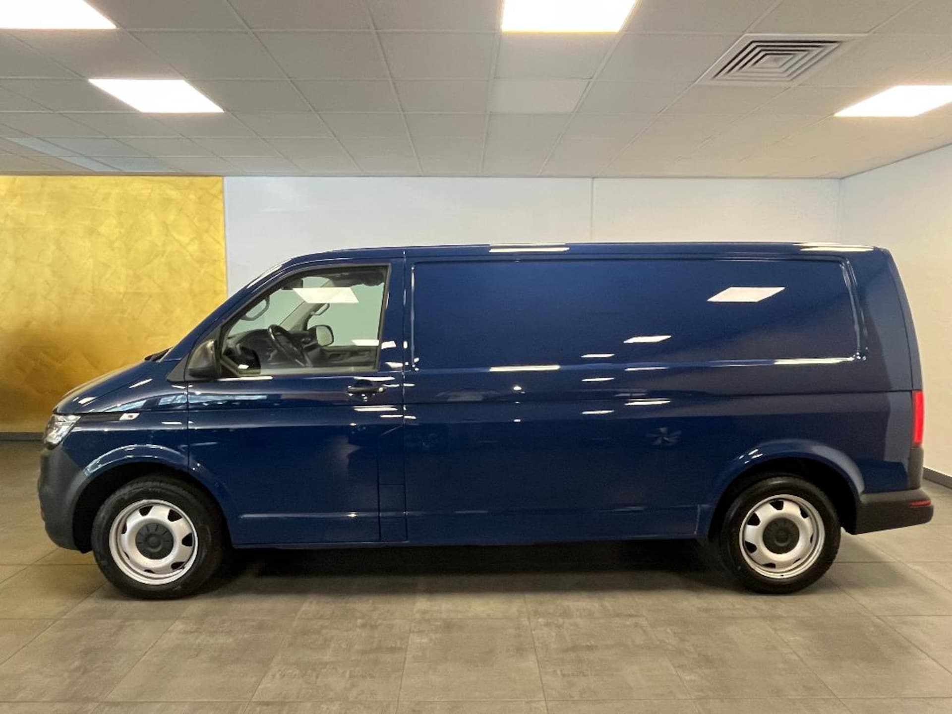 Volkswagen T6.1 Transporter Kasten langer Radstand
