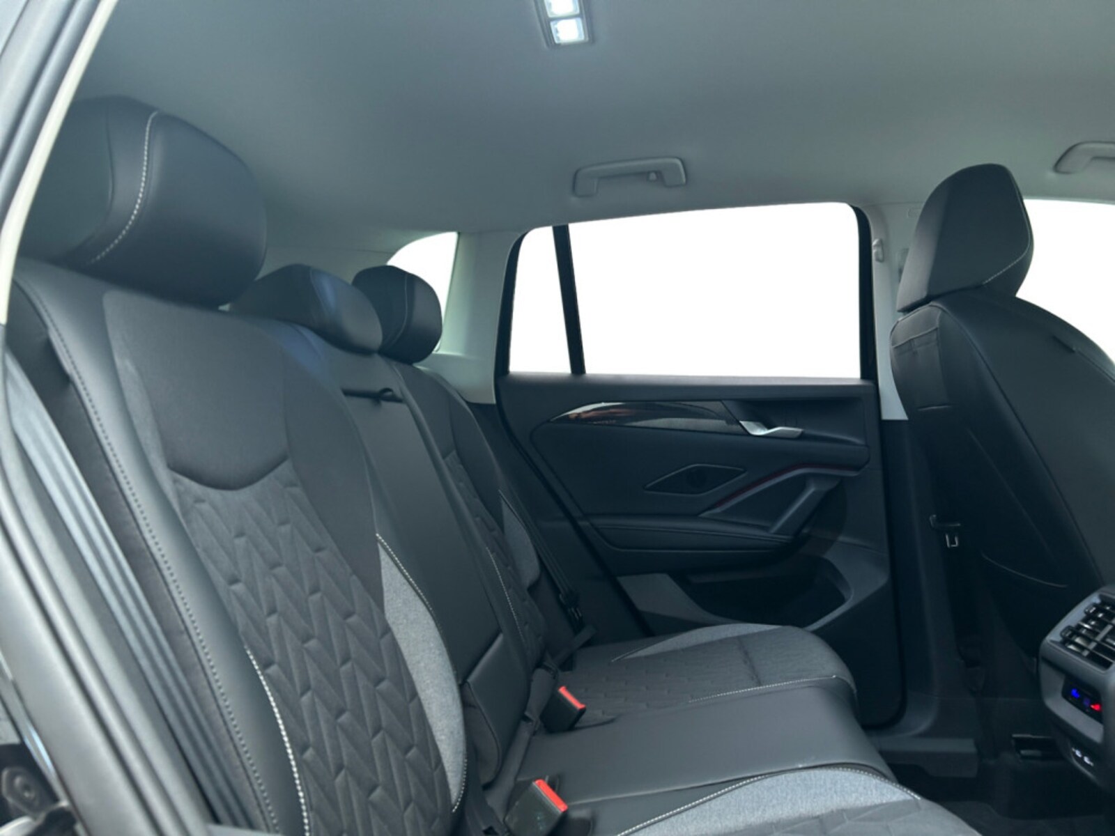 Volkswagen Tiguan – Bild 7