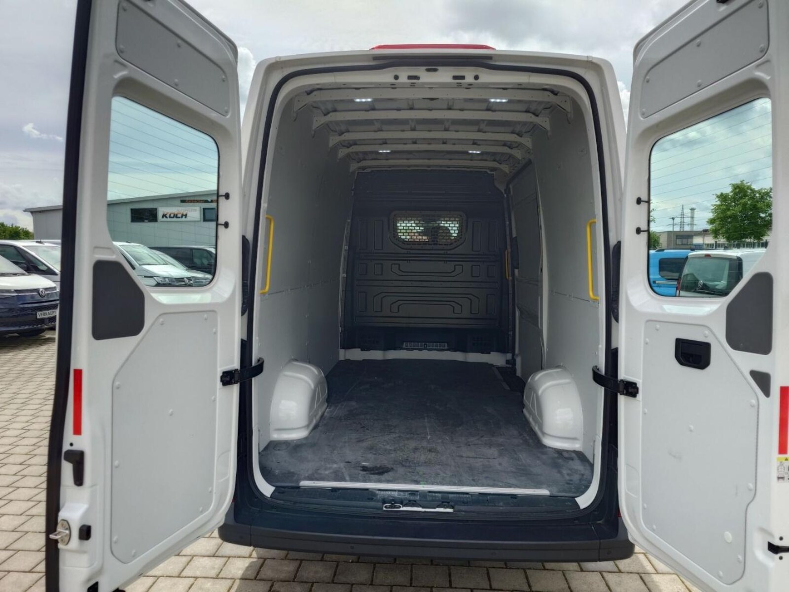 Volkswagen Crafter Kasten mittlerer Radstand – Bild 12