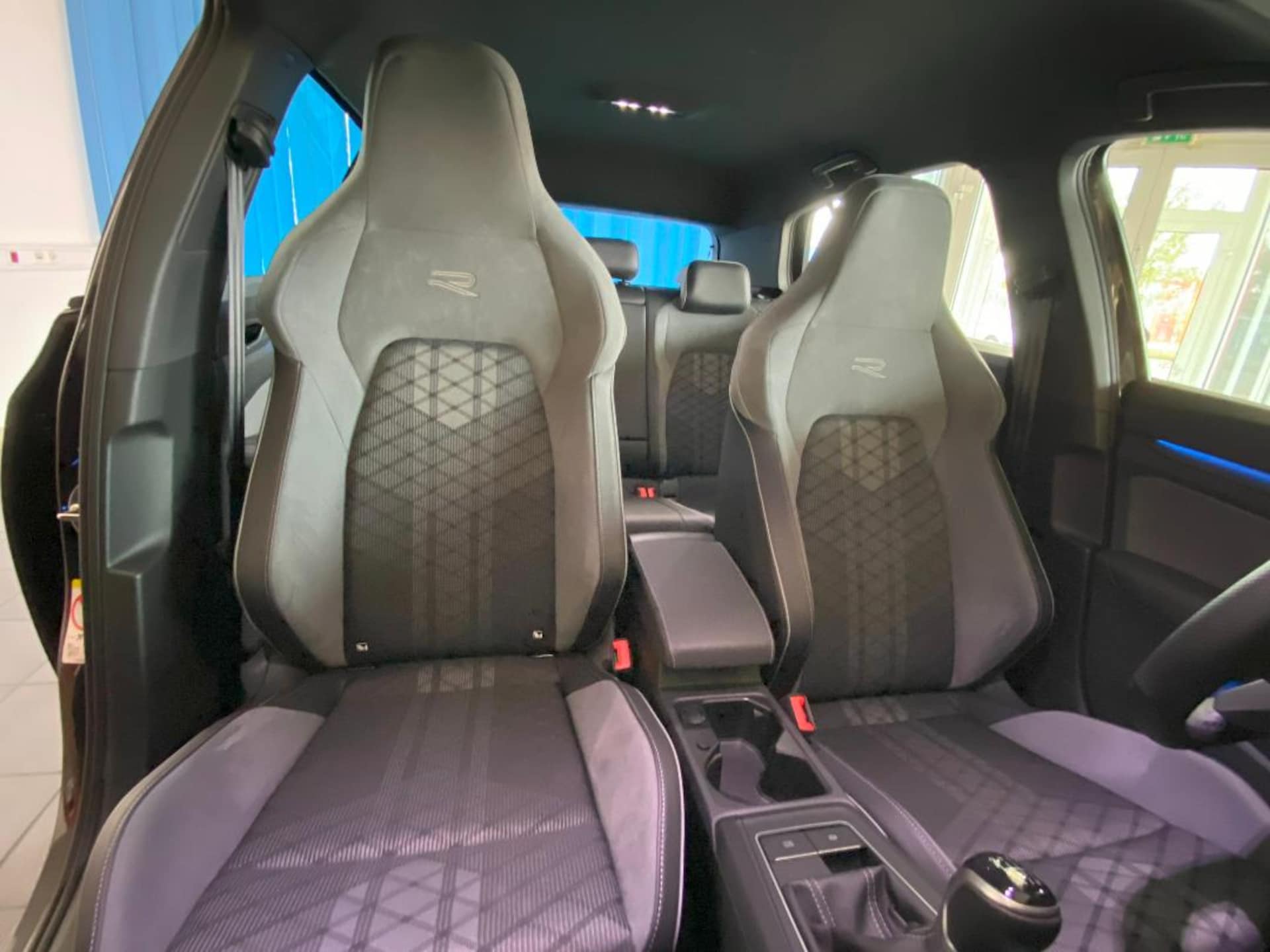 Volkswagen Golf R-Line