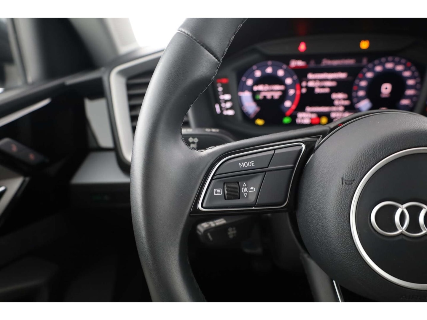 Bild über Audi A1 Sportback advanced 30 TFSI Schaltgetriebe - für weitere Informationen kontaktieren Sie den Audi Partner