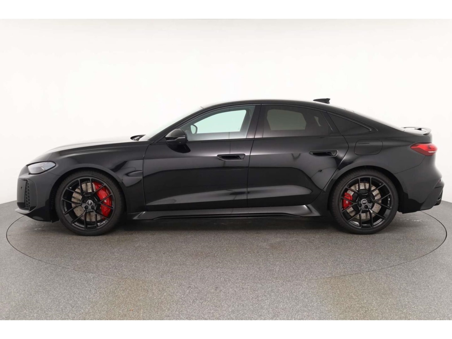 Bild über Audi RS 5 Limousine TFSI quattro 470 kW tiptronic - für weitere Informationen kontaktieren Sie den Audi Partner