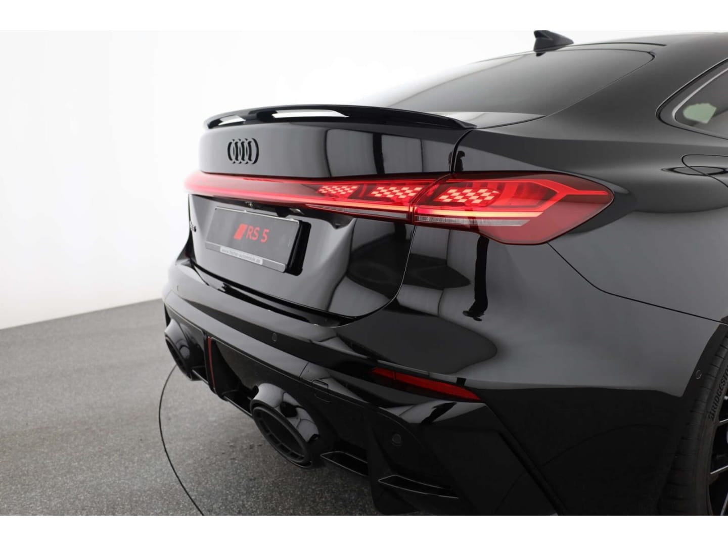 Bild über Audi RS 5 Limousine TFSI quattro 470 kW tiptronic - für weitere Informationen kontaktieren Sie den Audi Partner