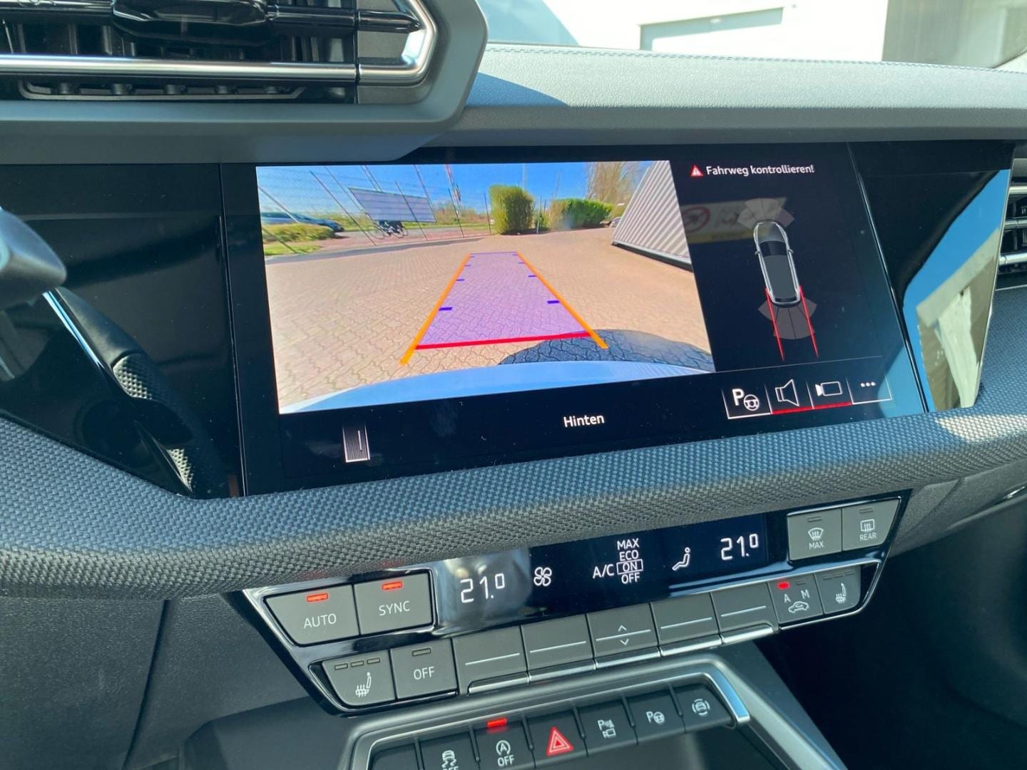 Bild über Audi A3 allstreet 35 TDI S tronic - für weitere Informationen kontaktieren Sie den Audi Partner