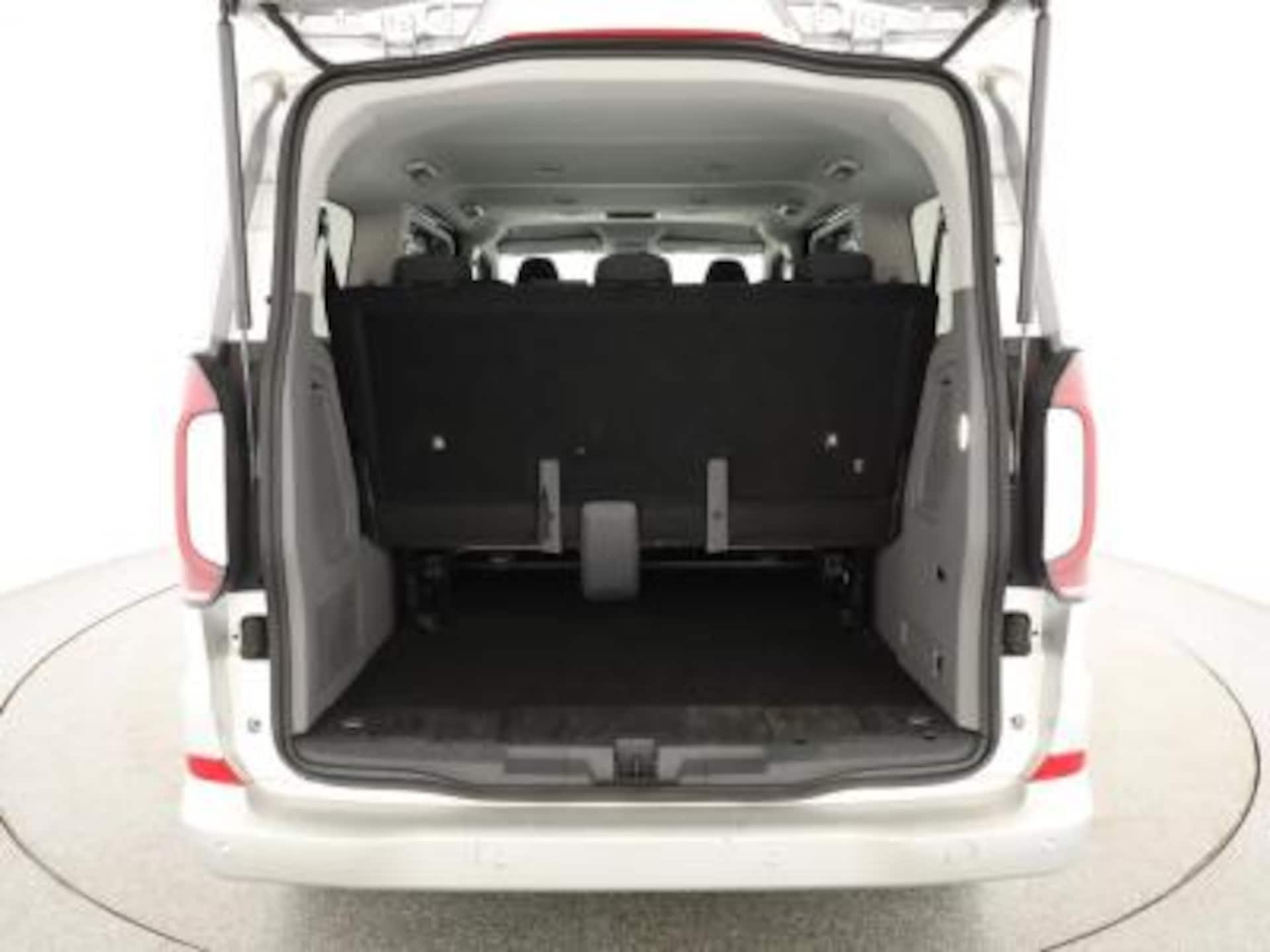 Volkswagen Caravelle Style