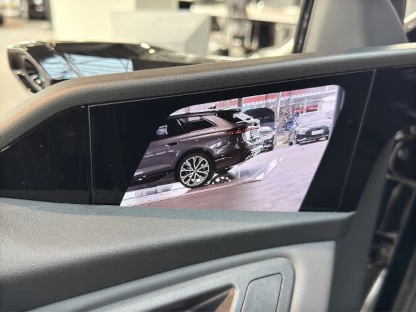 Bild über Audi A6 Avant e-tron S line business e-tron performance 270 kW - für weitere Informationen kontaktieren Sie den Audi Partner