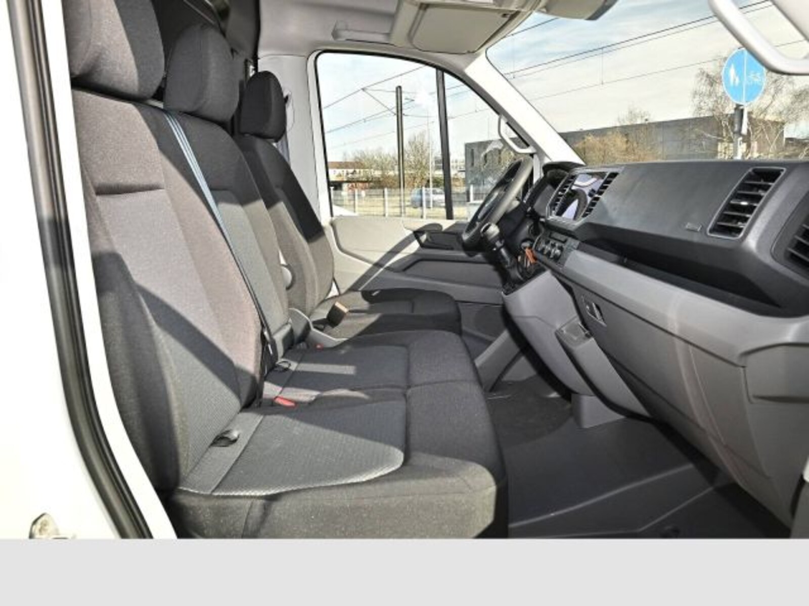 Volkswagen Crafter Kasten mittlerer Radstand – Bild 4