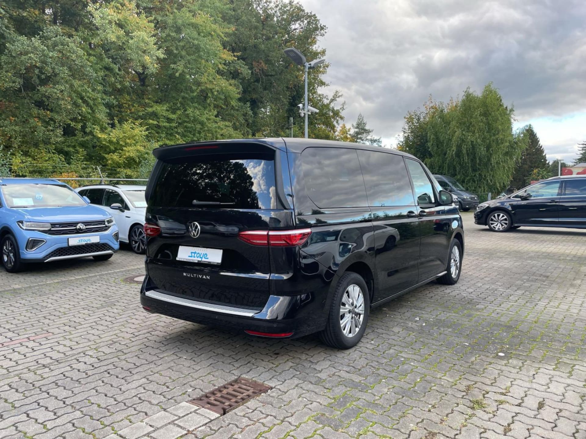 Volkswagen Multivan Langversion Basis-Modell