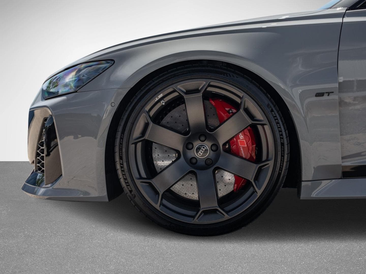 Bild über Audi RS 6 Avant performance quattro tiptronic - für weitere Informationen kontaktieren Sie den Audi Partner