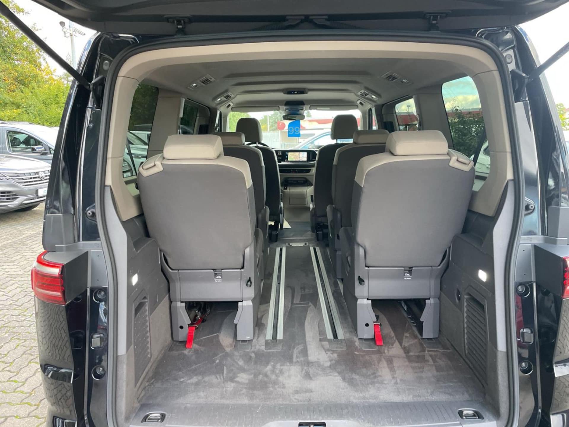 Volkswagen Multivan Langversion Basis-Modell