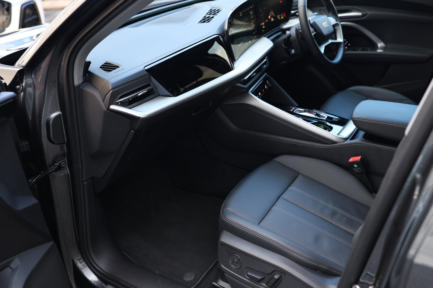 Image about Audi Q5 SUV TFSI 150 kW