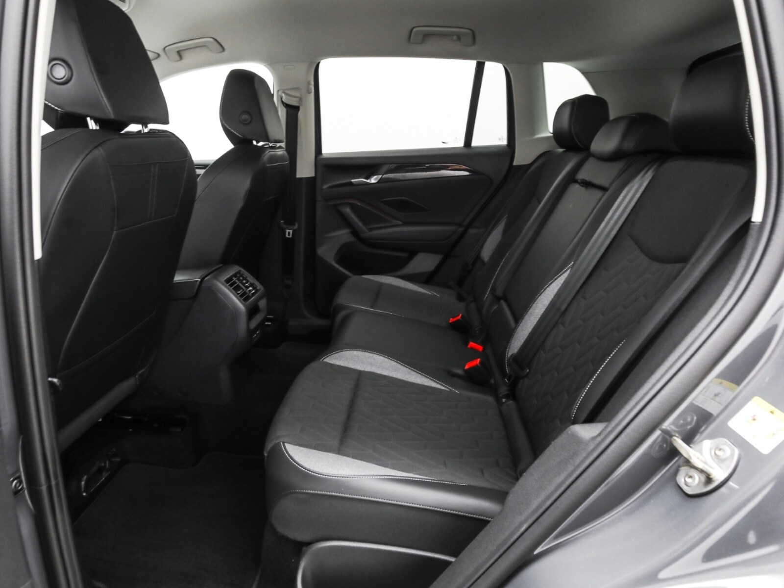 Volkswagen Tiguan – Bild 12