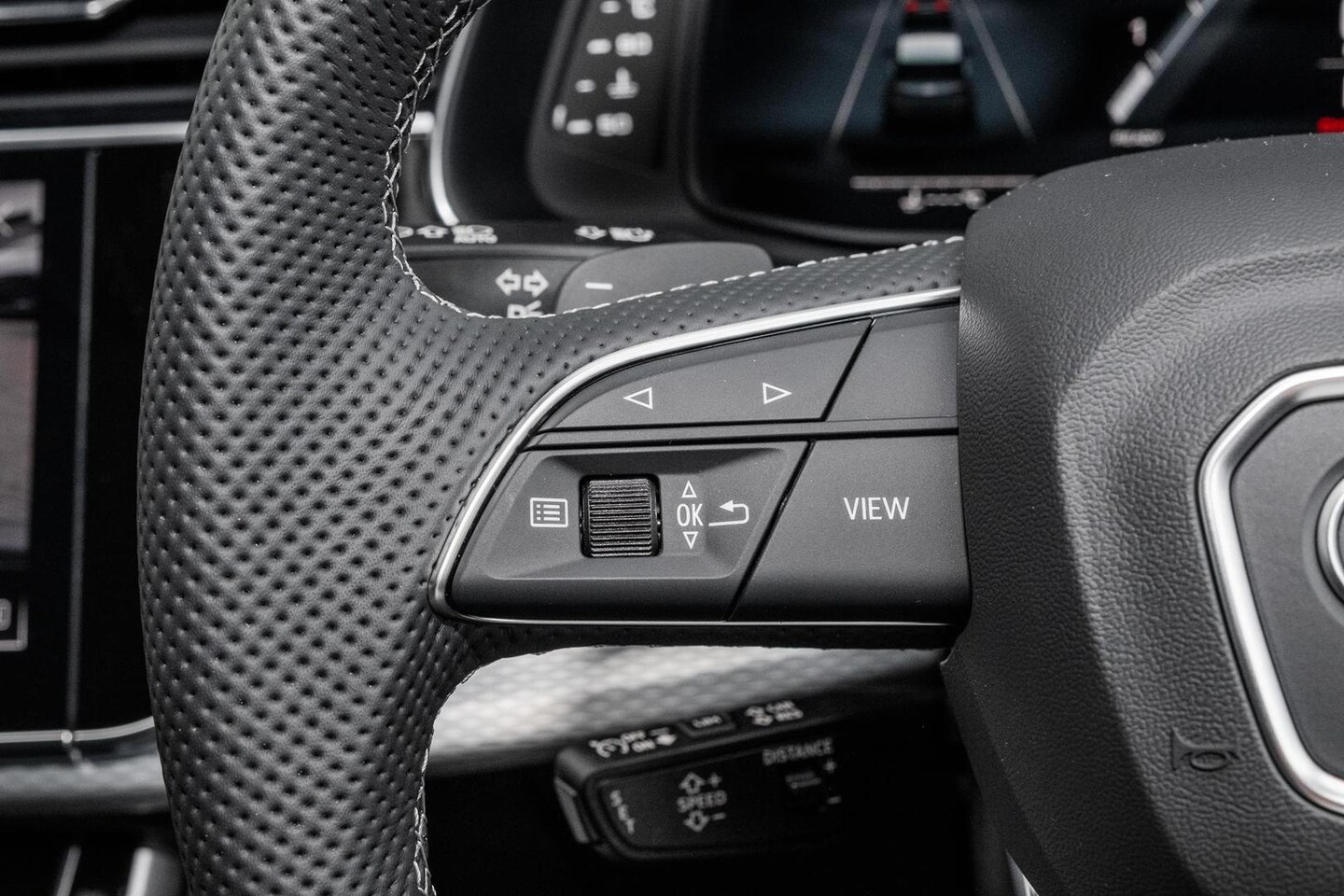Image about Audi SQ7 SUV TFSI quattro tiptronic