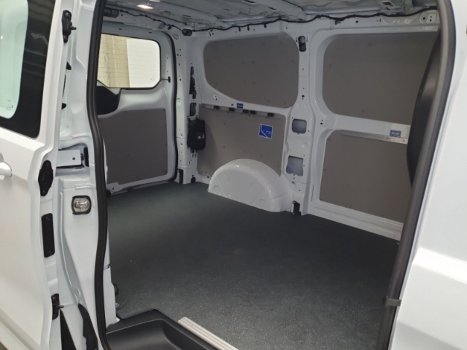 Volkswagen Transporter Kasten kurzer Radstand – Bild 9