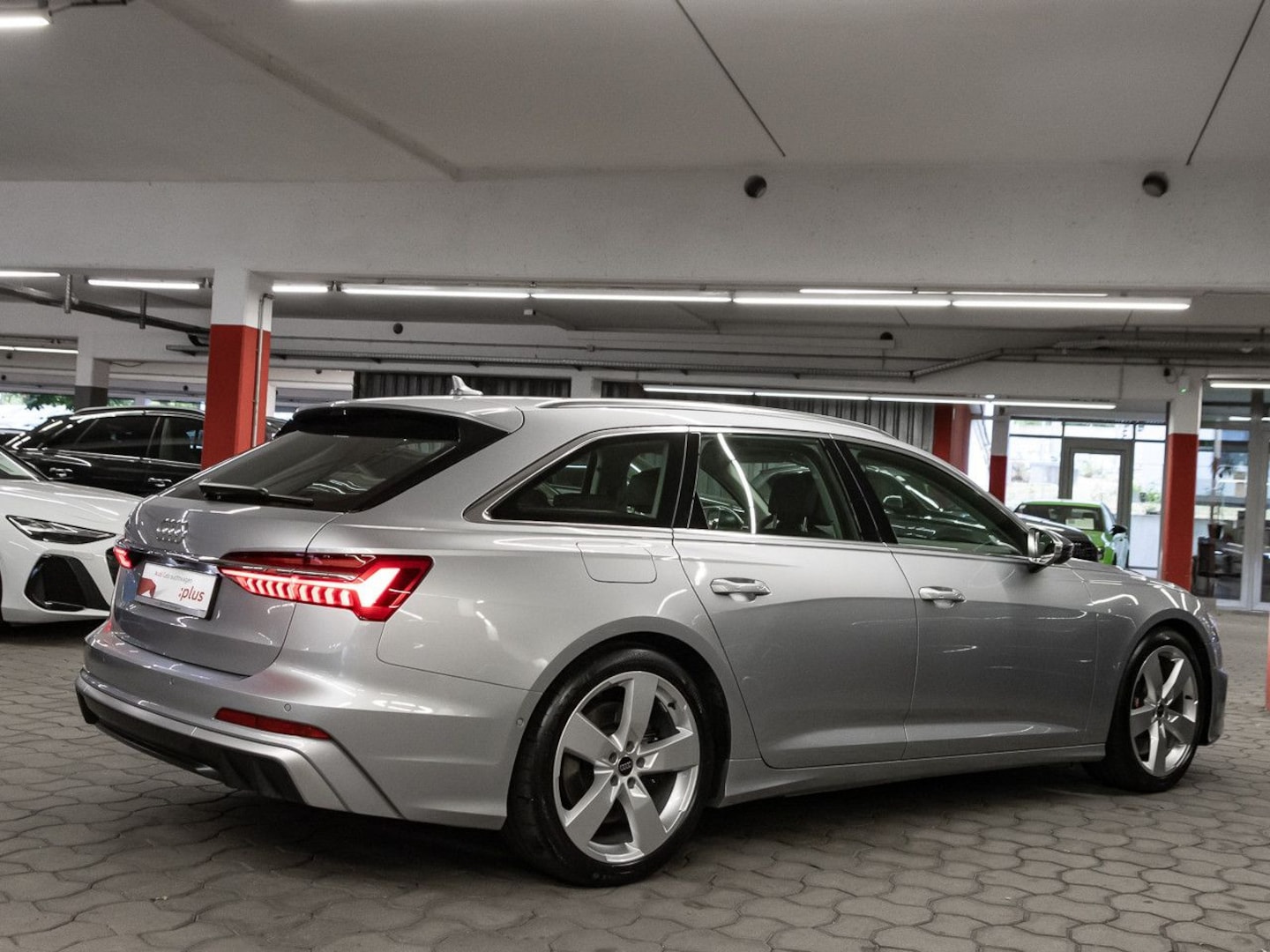 Bild über Audi S6 Avant S6 Avant TDI 253(344) kW(PS) tiptronic - für weitere Informationen kontaktieren Sie den Audi Partner