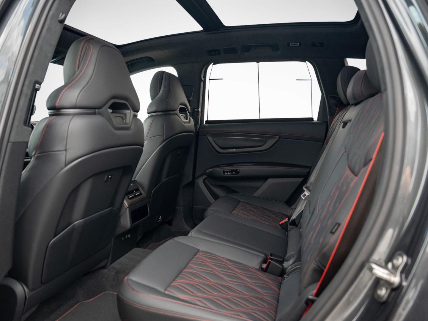 Bild über Audi Q7 SUV TDI quattro 220 kW tiptronic - für weitere Informationen kontaktieren Sie den Audi Partner