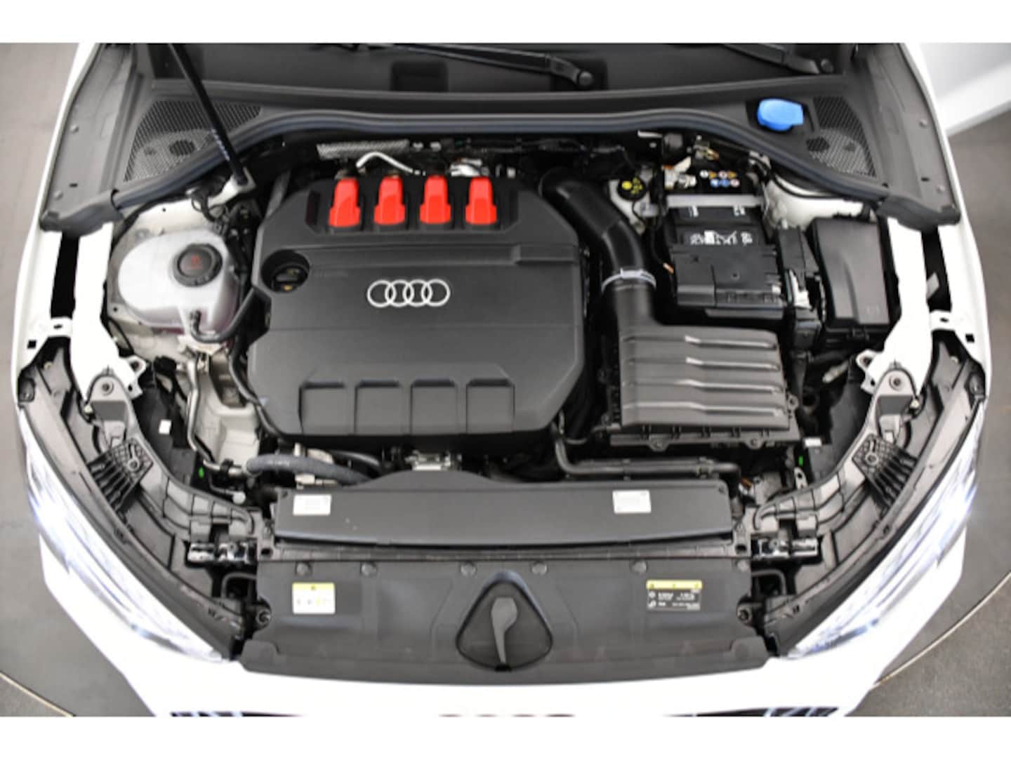 Bild über Audi S3 Sportback TFSI quattro S tronic - für weitere Informationen kontaktieren Sie den Audi Partner